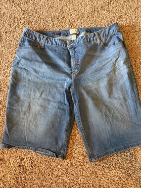 Women’s  Classic Denim Shorts - Light Blue